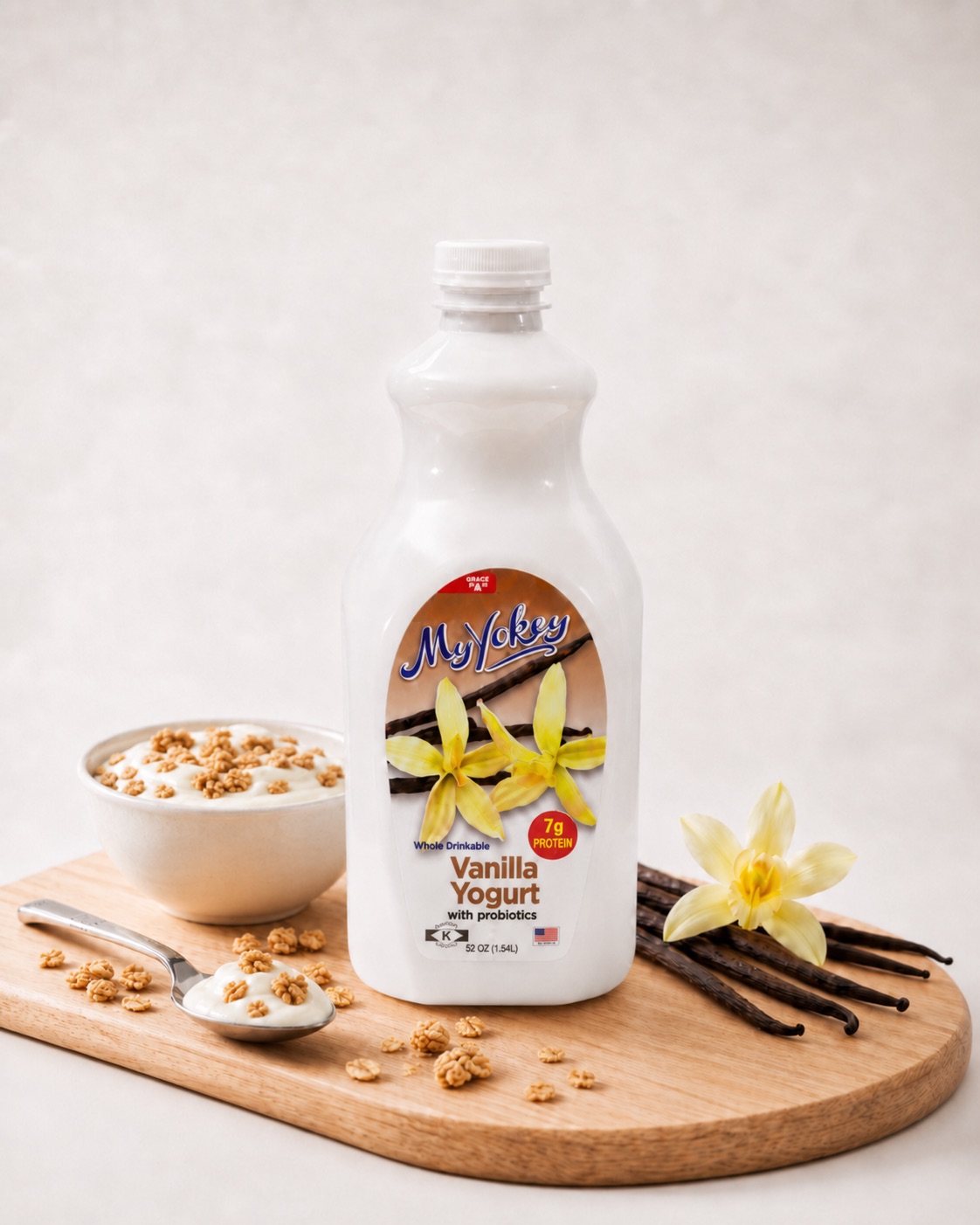 Botella de yogur MyYokey sabor vainilla con ingredientes y utensilios